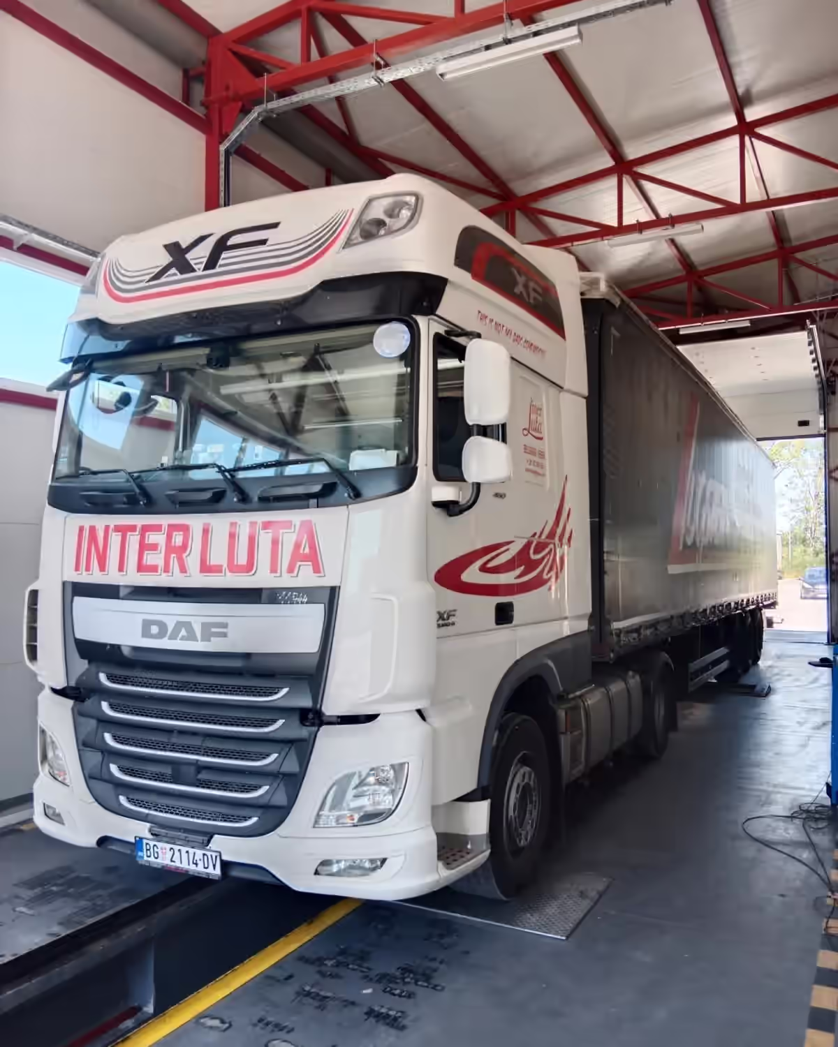 DAF kamion na liniji tehničkog pregleda u Inter Luti u Bariču