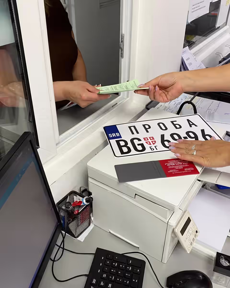 Predaja dokumentacije i probnih tablica na šalteru Inter Lute